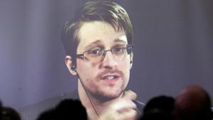 Edward Snowden speaks via video link during a conference at University of Buenos Aires Law School, Argentina on November 14, 2016.(Reuters File) Edward Snowden speaks via video link during a conference at University of Buenos Aires Law School, Argentina on November 14, 2016.(Reuters File)