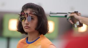 Indian shooter Manu Bhaker competes in the 10m air pistol qualification round in Palembang on Sunday.(PTI) Indian shooter Manu Bhaker competes in the 10m air pistol qualification round in Palembang on Sunday.(PTI)