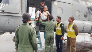 Indian Air Force members conduct rescue and evacuation drive in flood-affected regions of Kerala on August 19.(PTI Photo) Indian Air Force members conduct rescue and evacuation drive in flood-affected regions of Kerala on August 19.(PTI Photo)