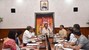 Vice president Venkaiah Naidu attends a review meeting on the Kerala flood situation on August 20.(Twitter/VicePresidentOfIndia) Vice president Venkaiah Naidu attends a review meeting on the Kerala flood situation on August 20.(Twitter/VicePresidentOfIndia)