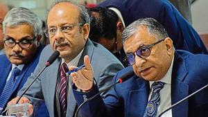 Punjab and Haryana high court chief justice Krishna Murari (right) at a conference in Chandigarh on Sunday.(HT Photo) Punjab and Haryana high court chief justice Krishna Murari (right) at a conference in Chandigarh on Sunday.(HT Photo)