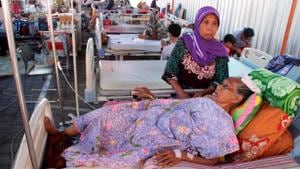 Patients and their family relatives stay at a makeshift hospital ward in Mataram on Indonesia's Lombok island on August 20, 2018.(AFP) Patients and their family relatives stay at a makeshift hospital ward in Mataram on Indonesia's Lombok island on August 20, 2018.(AFP)