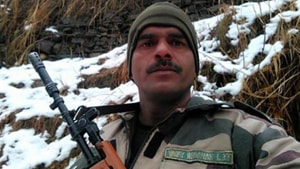Tej Bahadur, part of the BSF’s 29th Battalion, had posted a video on social media showing poor food arrangements at his camp on the border.(Facebook/Tej Bahadur) Tej Bahadur, part of the BSF’s 29th Battalion, had posted a video on social media showing poor food arrangements at his camp on the border.(Facebook/Tej Bahadur)