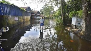 A man wades through flood waters on the outskirts of Alappuzha district, in Kerala, on Wednesday.(Raj K Raj/HT) A man wades through flood waters on the outskirts of Alappuzha district, in Kerala, on Wednesday.(Raj K Raj/HT)