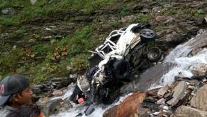 11 people were killed after a car rolled down a hill near Rohtang Pass in Himachal Pradesh.(ANI Photo) 11 people were killed after a car rolled down a hill near Rohtang Pass in Himachal Pradesh.(ANI Photo)