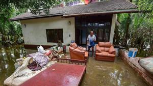 A man cleans up his house after flood water subsides, in Puthenvelikkara near Kochi.(PTI Photo) A man cleans up his house after flood water subsides, in Puthenvelikkara near Kochi.(PTI Photo)