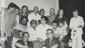 Shabana Azmi shared a picture from the music launch of 1984 film, Duniya.(AzmiShabana/Twitter) Shabana Azmi shared a picture from the music launch of 1984 film, Duniya.(AzmiShabana/Twitter)