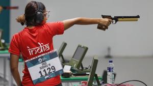 India's Heena Sidhu shoots during the 10m air pistol women's final at the 18th Asian Games in Palembang, Indonesia on August 24, 2018.(AP) India's Heena Sidhu shoots during the 10m air pistol women's final at the 18th Asian Games in Palembang, Indonesia on August 24, 2018.(AP)