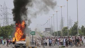 Dera followers attacked an OB van on August 25, 2017 after Dera Sacha Sauda chief Gurmeet Ram Rahim was convicted.(HT File Photo) Dera followers attacked an OB van on August 25, 2017 after Dera Sacha Sauda chief Gurmeet Ram Rahim was convicted.(HT File Photo)
