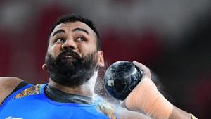 Live updates and scores from Day 7 of the Asian Games 2018: Tajinderpal Singh broke Asian Games record to win gold for India.(HT Photo) Live updates and scores from Day 7 of the Asian Games 2018: Tajinderpal Singh broke Asian Games record to win gold for India.(HT Photo)