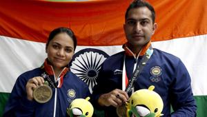 Apurvi Chandela and Ravi Kumar of India pose with their bronze medals at Asian Games 2018.(REUTERS) Apurvi Chandela and Ravi Kumar of India pose with their bronze medals at Asian Games 2018.(REUTERS)
