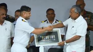 Chief minister Pinarayi Vijayan hands over to commemorative plaques during the thanksgiving ceremony for the armed forces.(Video screenshot/Pinarayi Vijayan) Chief minister Pinarayi Vijayan hands over to commemorative plaques during the thanksgiving ceremony for the armed forces.(Video screenshot/Pinarayi Vijayan)