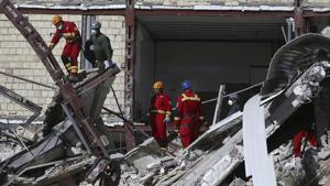 Rescue work at Sarpol-e-Zahab in western Iran where a 7.3 magnitude earthquake had struck in November 2017. A series of three earthquakes, including one at magnitude 6, struck western Iran on Sunday, with state media reporting one person killed and some 100 others injured.(AP Photo) Rescue work at Sarpol-e-Zahab in western Iran where a 7.3 magnitude earthquake had struck in November 2017. A series of three earthquakes, including one at magnitude 6, struck western Iran on Sunday, with state media reporting one person killed and some 100 others injured.(AP Photo)