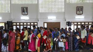 Flood affected victims stand in a queue for food at a relief camp set up inside a school in Kochi on August 23.(AP Photo) Flood affected victims stand in a queue for food at a relief camp set up inside a school in Kochi on August 23.(AP Photo)
