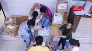 Students of Jai Hind pack essentials for distribution at a relief campo in Kerala(HT Photo) Students of Jai Hind pack essentials for distribution at a relief campo in Kerala(HT Photo)