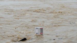 The Ganga river in Haridwar is flowing close to the danger mark of 294 metre, triggering flood alert.(HT Photo) The Ganga river in Haridwar is flowing close to the danger mark of 294 metre, triggering flood alert.(HT Photo)