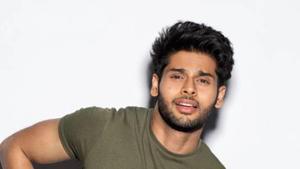 Abhimanyu Dassani is the son of actor Bhagyashree, who was seen with Salman Khan in Maine Pyar Kiya (1989) Abhimanyu Dassani is the son of actor Bhagyashree, who was seen with Salman Khan in Maine Pyar Kiya (1989)