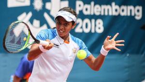 India's Ankita Ravinderkrishan Raina hits a return against China's Zhang Shuai in their women's singles tennis semi-final match at the 2018 Asian Games in Palembang on August 23, 2018.(AFP) India's Ankita Ravinderkrishan Raina hits a return against China's Zhang Shuai in their women's singles tennis semi-final match at the 2018 Asian Games in Palembang on August 23, 2018.(AFP)
