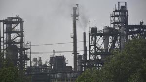 The order came after report published in an English daily alleging that thousands of polluting industries are being brazenly run in the city right under the nose of the authorities.(Sakib Ali /Hindustan Times) The order came after report published in an English daily alleging that thousands of polluting industries are being brazenly run in the city right under the nose of the authorities.(Sakib Ali /Hindustan Times)