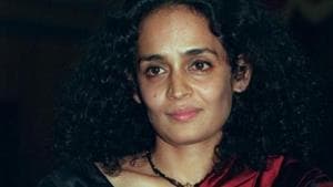 Arundhati Roy alleged that anybody who speaks up for justice or against Hindu majoritarianism is being made into a criminal.(File Photo) Arundhati Roy alleged that anybody who speaks up for justice or against Hindu majoritarianism is being made into a criminal.(File Photo)