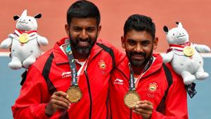 Rohan Bopanna and Divij Sharan of India celebrate with their medals at the Asian Games 2018.(REUTERS) Rohan Bopanna and Divij Sharan of India celebrate with their medals at the Asian Games 2018.(REUTERS)