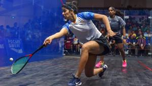 India's Joshna Chinappa in action during the women’s squash encounter at Asian Games 2018.(PTI) India's Joshna Chinappa in action during the women’s squash encounter at Asian Games 2018.(PTI)