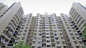 Official figures say there are over one lakh people living in nearly 200 high-rises in Gautam Budh Nagar district.(Sunil Ghosh /ht photo) Official figures say there are over one lakh people living in nearly 200 high-rises in Gautam Budh Nagar district.(Sunil Ghosh /ht photo)