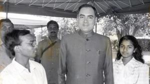 Both Rajiv Gandhi and Narendra Modi have headed majority governments that ensured there was no immediate threat to their rule(HT Photo) Both Rajiv Gandhi and Narendra Modi have headed majority governments that ensured there was no immediate threat to their rule(HT Photo)