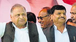 File photo of Samajwadi Party founder Mulayam Singh Yadav with his brother and senior leader Shivpal Singh Yadav in Etawah.(PTI File Photo) File photo of Samajwadi Party founder Mulayam Singh Yadav with his brother and senior leader Shivpal Singh Yadav in Etawah.(PTI File Photo)