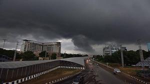 An automatic weather system gives updates about the temperature, rainfall and humidity. It is remotely managed by the IMD and maintained by a third party.(Sanjeev Verma/HT PHOTO) An automatic weather system gives updates about the temperature, rainfall and humidity. It is remotely managed by the IMD and maintained by a third party.(Sanjeev Verma/HT PHOTO)