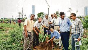 The Noida authority, various residents’ welfare associations and several villagers took part in the exercise on Wednesday.(HT PHOTO) The Noida authority, various residents’ welfare associations and several villagers took part in the exercise on Wednesday.(HT PHOTO)