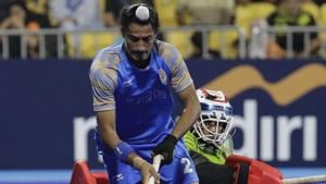 India's Dilpreet Singh shoots past Malaysia's goalkeeper during their penalty shootout at Asian Games 2018.(AP) India's Dilpreet Singh shoots past Malaysia's goalkeeper during their penalty shootout at Asian Games 2018.(AP)