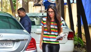 Kareena Kapoor Khan on her way to her gym.(Viral Bhayani) Kareena Kapoor Khan on her way to her gym.(Viral Bhayani)