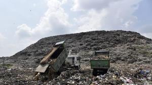 Trucks dumping garbage at Ghazipur landfill site in New Delhi.(HT File Photo) Trucks dumping garbage at Ghazipur landfill site in New Delhi.(HT File Photo)