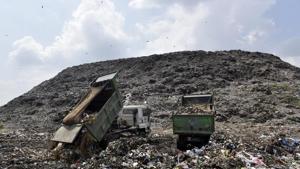 New Delhi, India - Sept. 5, 2017: Trucks dumping garbage at Ghazipur Landfill site in New Delhi, India, on Tuesday, September 5, 2017. (Photo by Ravi Choudhary/ Hindustan Times)(Ravi Choudhary/HT PHOTO) New Delhi, India - Sept. 5, 2017: Trucks dumping garbage at Ghazipur Landfill site in New Delhi, India, on Tuesday, September 5, 2017. (Photo by Ravi Choudhary/ Hindustan Times)(Ravi Choudhary/HT PHOTO)