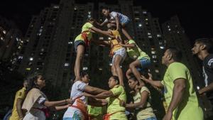 Women practising Dahi Handi at AB Goregoankar School at Goregaon in Mumbai on Wednesday, August 29, 2018.(Satyabrata Tripathy/HT Photo) Women practising Dahi Handi at AB Goregoankar School at Goregaon in Mumbai on Wednesday, August 29, 2018.(Satyabrata Tripathy/HT Photo)