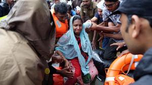 Rescuers help a pregnant woman to disembark a boat after she was evacuated from a flooded area in Aluva, Kerala, August 18, 2018(REUTERS) Rescuers help a pregnant woman to disembark a boat after she was evacuated from a flooded area in Aluva, Kerala, August 18, 2018(REUTERS)