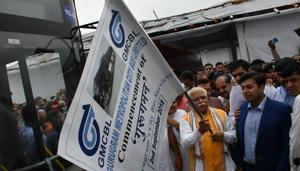 Haryana Chief Minister Manohar Lal Khattar flags off fGurugram’s first city bus service, at Sector 10, in Gurugram on Sunday.(Yogendra Kumar/HT PHOTO) Haryana Chief Minister Manohar Lal Khattar flags off fGurugram’s first city bus service, at Sector 10, in Gurugram on Sunday.(Yogendra Kumar/HT PHOTO)