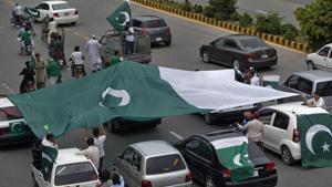 People display a large national flag during a rally to mark the country's Independence Day, in Islamabad on August 14, 2018. Pakistani lawmakers are set to choose a new president on Tuesday, an election in which the ruling Pakistan Tehreek-i-Insaf party’s candidate is expected to win as the opposition parties failed to field a joint candidate.(AP Photo) People display a large national flag during a rally to mark the country's Independence Day, in Islamabad on August 14, 2018. Pakistani lawmakers are set to choose a new president on Tuesday, an election in which the ruling Pakistan Tehreek-i-Insaf party’s candidate is expected to win as the opposition parties failed to field a joint candidate.(AP Photo)