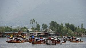 Many Mumbaikars have headed out of the city to make the most of a long weekend with Srinagar one of the top domestic destinations.(PTI) Many Mumbaikars have headed out of the city to make the most of a long weekend with Srinagar one of the top domestic destinations.(PTI)