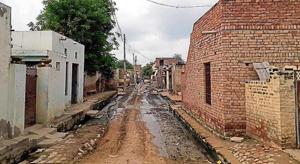 The streets of Mirchpur village in Hisar wear a deserted look since the Delhi high court verdict.(HT Photo) The streets of Mirchpur village in Hisar wear a deserted look since the Delhi high court verdict.(HT Photo)
