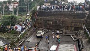 A section of Majerhat bridge collapsed in south Kolkata.(PTI Photo) A section of Majerhat bridge collapsed in south Kolkata.(PTI Photo)