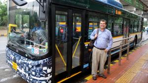 Transport expert Dario Hidalgo takes the Gurugarm city bus service ride from Huda City Centre metro station to Subhash Chowk on Tuesday.(Parveen Kumar/ HT Photo) Transport expert Dario Hidalgo takes the Gurugarm city bus service ride from Huda City Centre metro station to Subhash Chowk on Tuesday.(Parveen Kumar/ HT Photo)