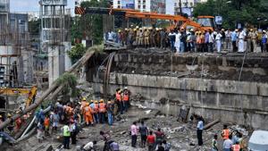 Emergency personnel during rescue operations after the bridge collapse at Majerhat.(PTI) Emergency personnel during rescue operations after the bridge collapse at Majerhat.(PTI)