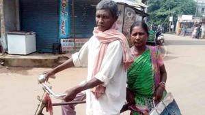 The parents of the girl, who was allegedly sold in marriage to a man in Rajasthan, have filed a police complaint .(Manoj Kumar / HT Photo.) The parents of the girl, who was allegedly sold in marriage to a man in Rajasthan, have filed a police complaint .(Manoj Kumar / HT Photo.)