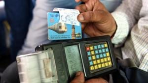 A man holds his metro card after swiping the card to pay the DTC bus fare in New Delhi on Friday.(Sonu Mehta/HT PHOTO) A man holds his metro card after swiping the card to pay the DTC bus fare in New Delhi on Friday.(Sonu Mehta/HT PHOTO)