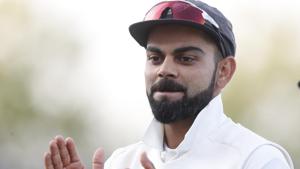 Virat Kohli applauds his players off the pitch at the end of during Day 1 of the fifth Test between India and England.(AP)