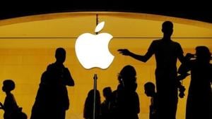 Customers walk past an Apple logo inside of an Apple store at Grand Central Station in New York, US.(Reuters File Photo) Customers walk past an Apple logo inside of an Apple store at Grand Central Station in New York, US.(Reuters File Photo)