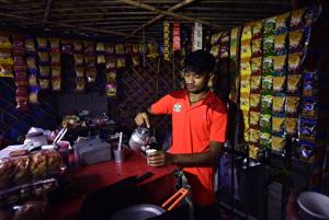 Harish Kumar, winner of the bronze medal in Sepak Takraw at the Jakarta Asian Games at his father’s shop in Majnu ka Tilla, New Delhi(Vipin Kumar/HT PHOTO) Harish Kumar, winner of the bronze medal in Sepak Takraw at the Jakarta Asian Games at his father’s shop in Majnu ka Tilla, New Delhi(Vipin Kumar/HT PHOTO)