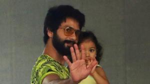 Shahid Kapoor and his daughter Misha arrive at Hinduja hospital in Mumbai on September 6, 2018.(IANS) Shahid Kapoor and his daughter Misha arrive at Hinduja hospital in Mumbai on September 6, 2018.(IANS)